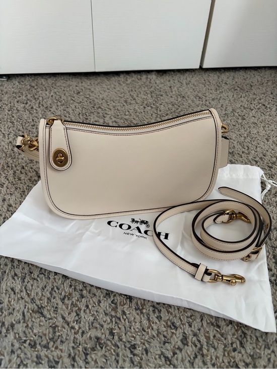 Coach Handbags - Coach Swinger